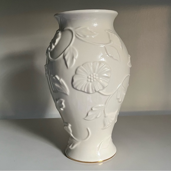 Lenox Accents Lenox Large Ivory White Poppy Floral Footed Vase